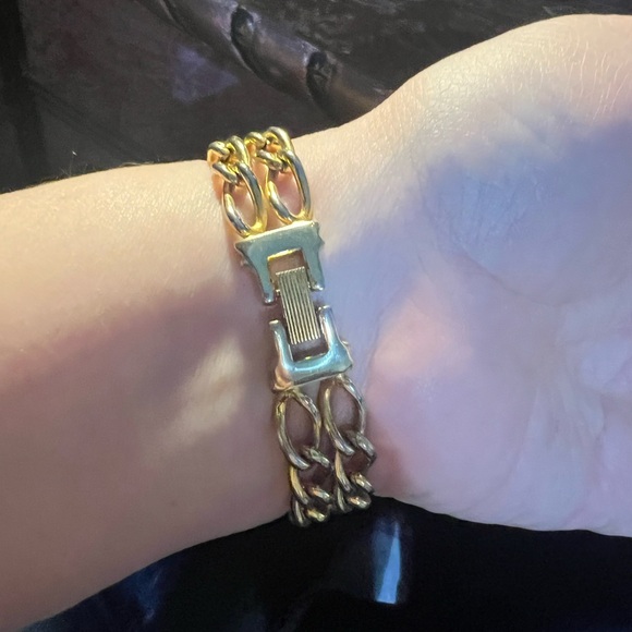 Elegant Chanel Gold Chain Bracelet Watch - Picture 2 of 10